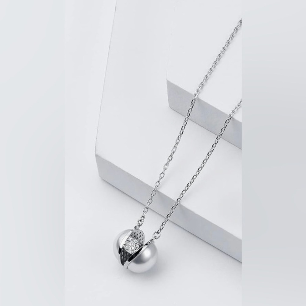 🔥Yin & King Silver Tone Necklace🔥 NIB